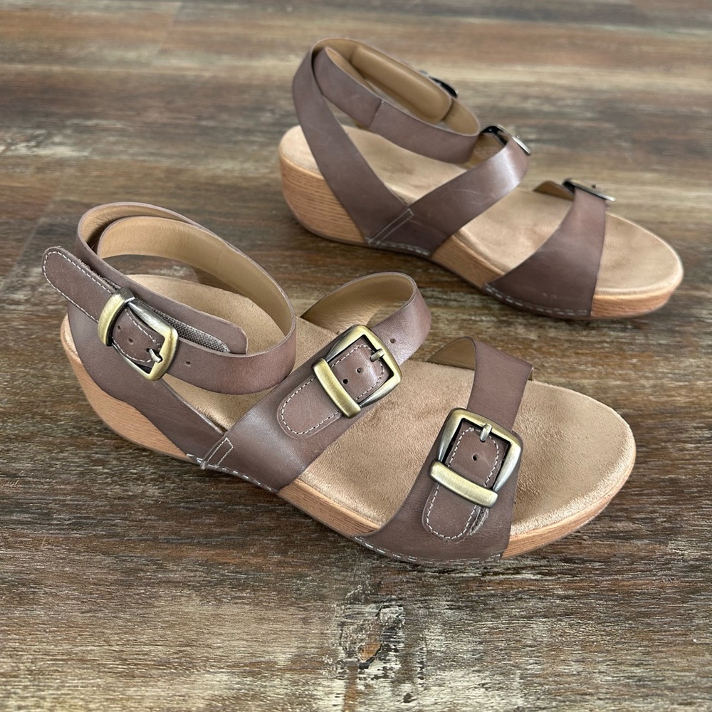 Dansko Lou Ankle Strap Sandal In Taupe Leather Size 40